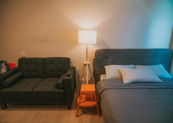 Cozy Eastwood W Pool Access, 65inch Tv And Wifi Manila