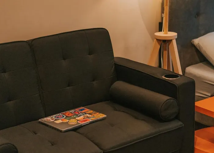 Cozy Eastwood W Pool Access, 65inch Tv And Wifi