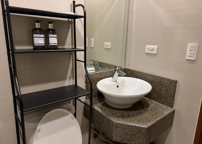 Cozy Eastwood W Pool Access, 65inch Tv And Wifi * Manila