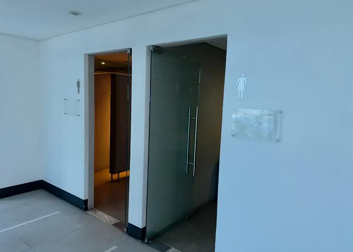 Cozy Eastwood W Pool Access, 65inch Tv And Wifi
