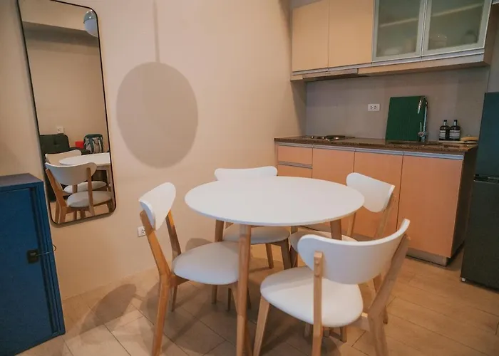 Cozy Eastwood W Pool Access, 65inch Tv And Wifi